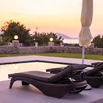 Luxurious House Jaubelli Platanion